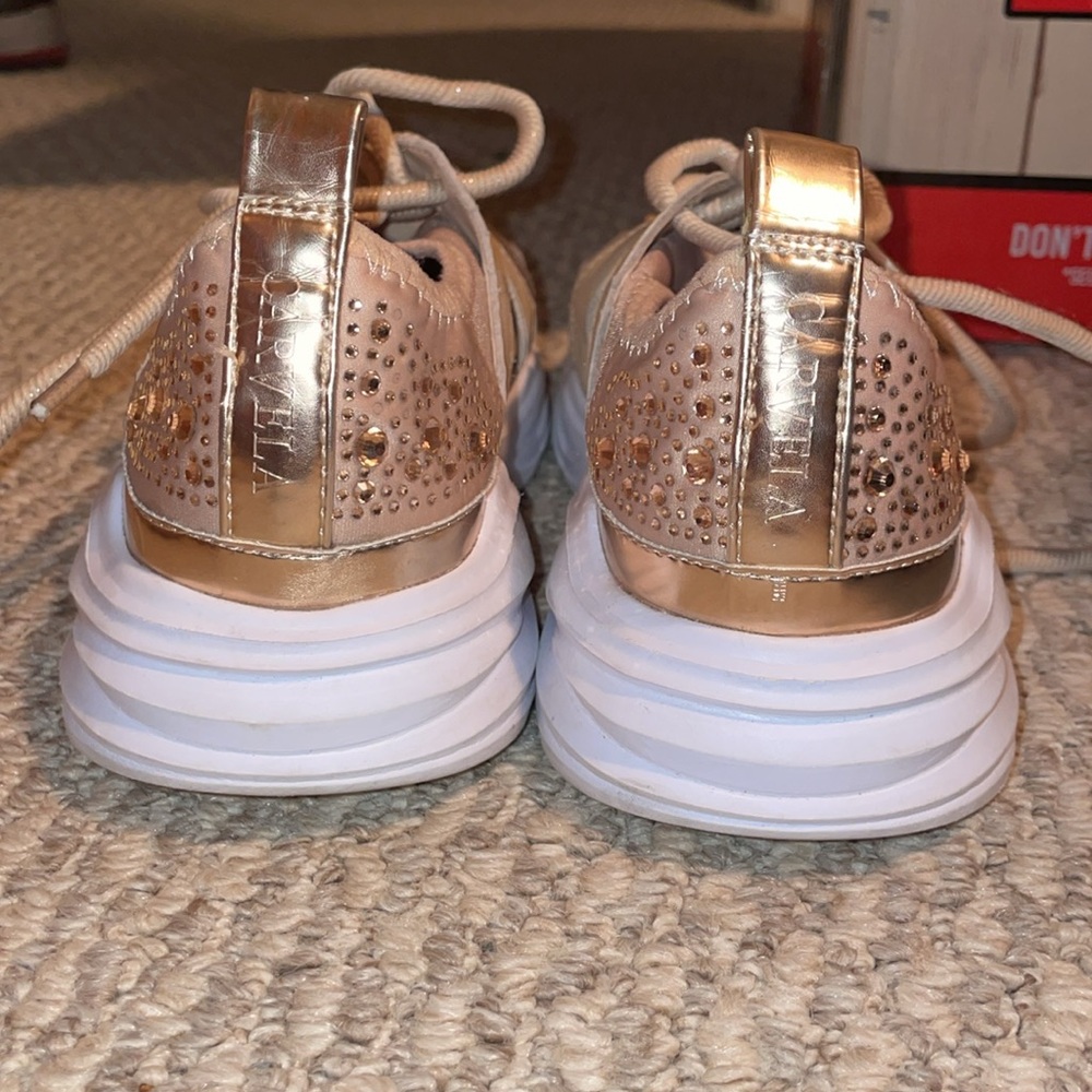 Beautiful rose gold sneakers. - Picture 5 of 6